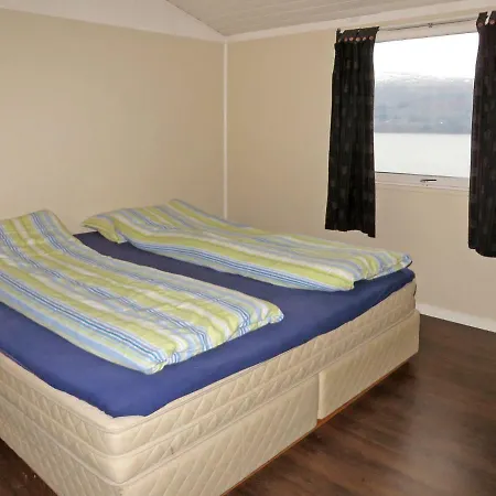 Holiday home Holiday Fagertun Uggdal